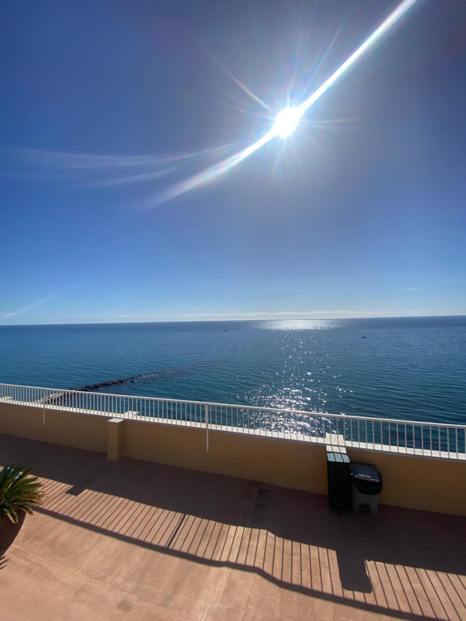 Marbella Beachfront Edificio Mayoral Primera Linea De Playa Y Centro Ciudad Con Barco Opcional المظهر الخارجي الصورة